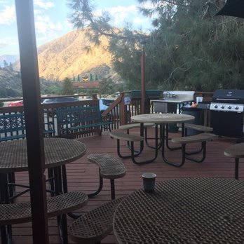 Corral Creek Lodge - Patio area plenty of seating two grills and the sink - Hotels Near Me - Kernville, California