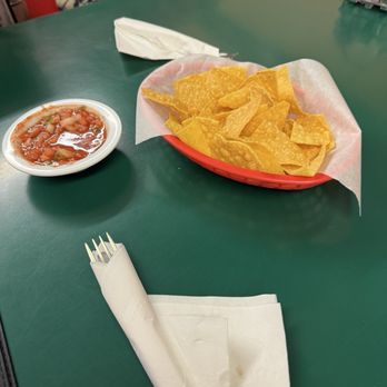 El Aguila Real - Fresh chips and salsa made daily - Mexican Near Me - Lakeview, Oregon