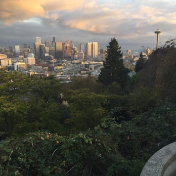 Bhy Kracke Park - I love the green and cotton candy sky (October 2015) - Parks Near Me - Seattle, Washington Bhy Kracke Park - I love the green and cotton candy sky (October 2015) - Parks Near Me - Seattle, Washington