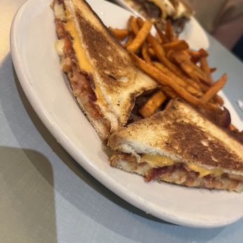 Lucille's American Cafe - Classic Grilled Cheese Sandwich - American Near Me - Weston, Florida