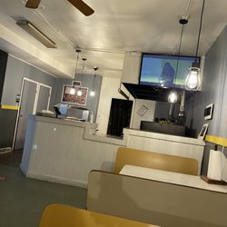 Island Cuisine - Very clean and great location