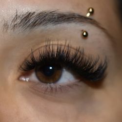 Solarmoon Beauty - textured wispy lash extensions