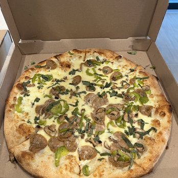 Bocca Lupo - Large white pizza with sausage and green peppers - Pizza Near Me - North Port, Florida Bocca Lupo - Large white pizza with sausage and green peppers - Pizza Near Me - North Port, Florida