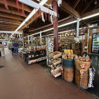 Casa de Fruta - Fruits & Veggies Near Me - Hollister, California