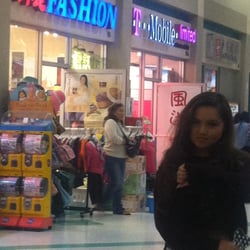Fashion Secret - We got kicked out for being on our phones!