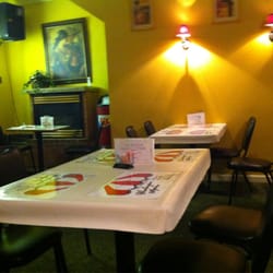 Washington Square Pizzaria & Lounge - Seating area