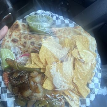 El Sazon Oakland - quesadilla with steak and shrimp - Food Trucks Near Me - Oakland, California El Sazon Oakland - quesadilla with steak and shrimp - Food Trucks Near Me - Oakland, California