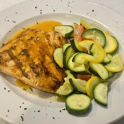 Caldeiras Restaurant - Salmon Mozambique no carbs, double vegetables