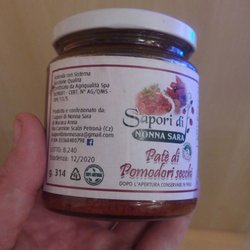 Rosso Peperoncino - Sehr leckerer Brotaufstrich und auch perfekt für Nudeln geeignet. Kann man im Restaurant exklusiv kaufen.