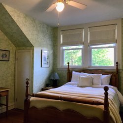 Farm House Inn B&B