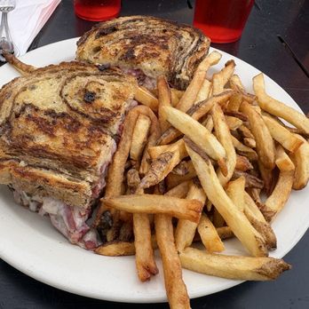 Trailhead Public House & Eatery - Arches Rueben - Burgers Near Me - Moab, Utah