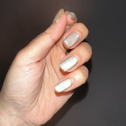 Summer Nail Studio - Glass bead cat eye manicure