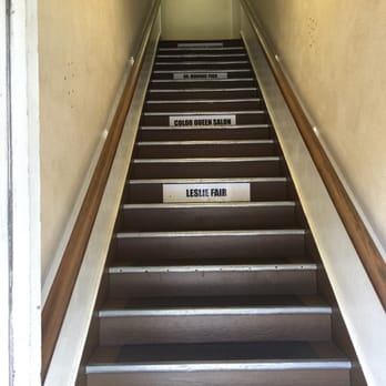 Color Queen Salon - Walk up the stairs and turn right - Hair Salons Near Me - Honolulu, Hawaii