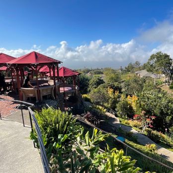 Kula Lodge & Restaurant - Outdoor seating area at Kula Lodge. - Breakfast & Brunch Near Me - Kula, Hawaii Kula Lodge & Restaurant - Outdoor seating area at Kula Lodge. - Breakfast & Brunch Near Me - Kula, Hawaii