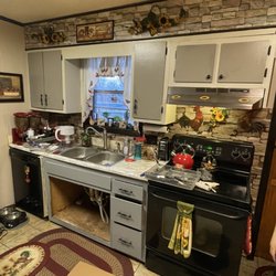 Zach’s Handyman Service & Home Remodeling - Old painted cabinet