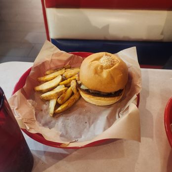 Fuddruckers - Burger & Fries - American Near Me - Doral, Florida Fuddruckers - Burger & Fries - American Near Me - Doral, Florida