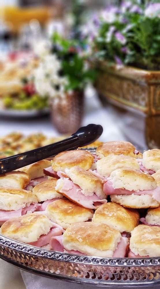 Sweet Tea & Biscuits Cafe Logo