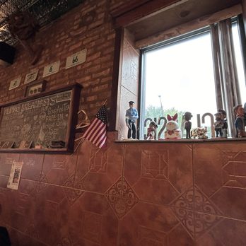 Uncle Mike's Place - Inside - Breakfast & Brunch Near Me - Chicago, Illinois