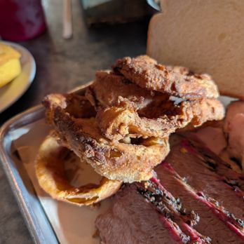 Stubb's Bar-B-Q - Onion rings crispy, but there was something about them I didn't care for in the batter. - Barbeque Near Me - Austin, Texas