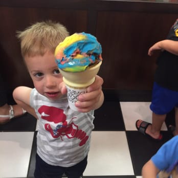 Kilwins Ice Cream - Chocolate - Fudge - Superman vanilla - Ice Cream & Frozen Yogurt Near Me - Babylon, New York Kilwins Ice Cream - Chocolate - Fudge - Superman vanilla - Ice Cream & Frozen Yogurt Near Me - Babylon, New York