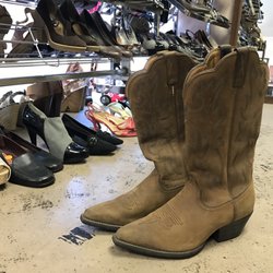 The Spring of Tampa Bay Vintage Boutique - Great boots! Just your size, 7's --- Hurry on in! March 2, 2017