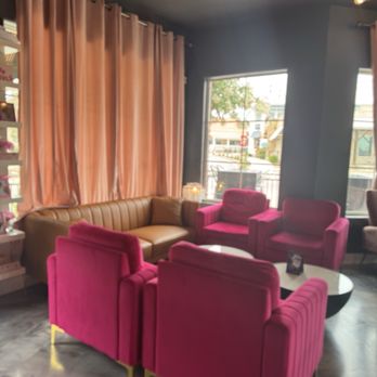 Gruene Tini's - Lounges Near Me - New Braunfels, Texas