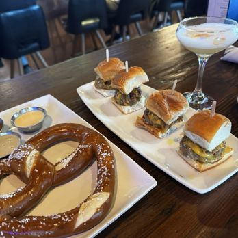 FINNEYS CRAFTHOUSE - PORTER RANCH - Updated January 2026 - 1532 Photos ...