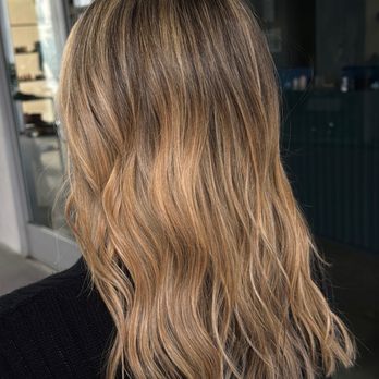 Bombshell Salon - Blonde highlights - Hair Salons Near Me - Santa Monica, California