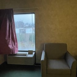 Econo Lodge - Inside the room