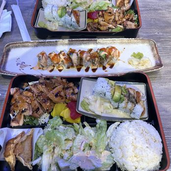 Sushi Momoyama - Lunch Bento Box and sushi rolls - Sushi Bars Near Me - Concord, California Sushi Momoyama - Lunch Bento Box and sushi rolls - Sushi Bars Near Me - Concord, California