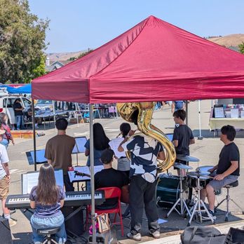 Ohlone College Flea Market - These kids were playing music for hours! Sounded great and glad to hear some local talent - Flea Markets Near Me - Fremont, California Ohlone College Flea Market - These kids were playing music for hours! Sounded great and glad to hear some local talent - Flea Markets Near Me - Fremont, California