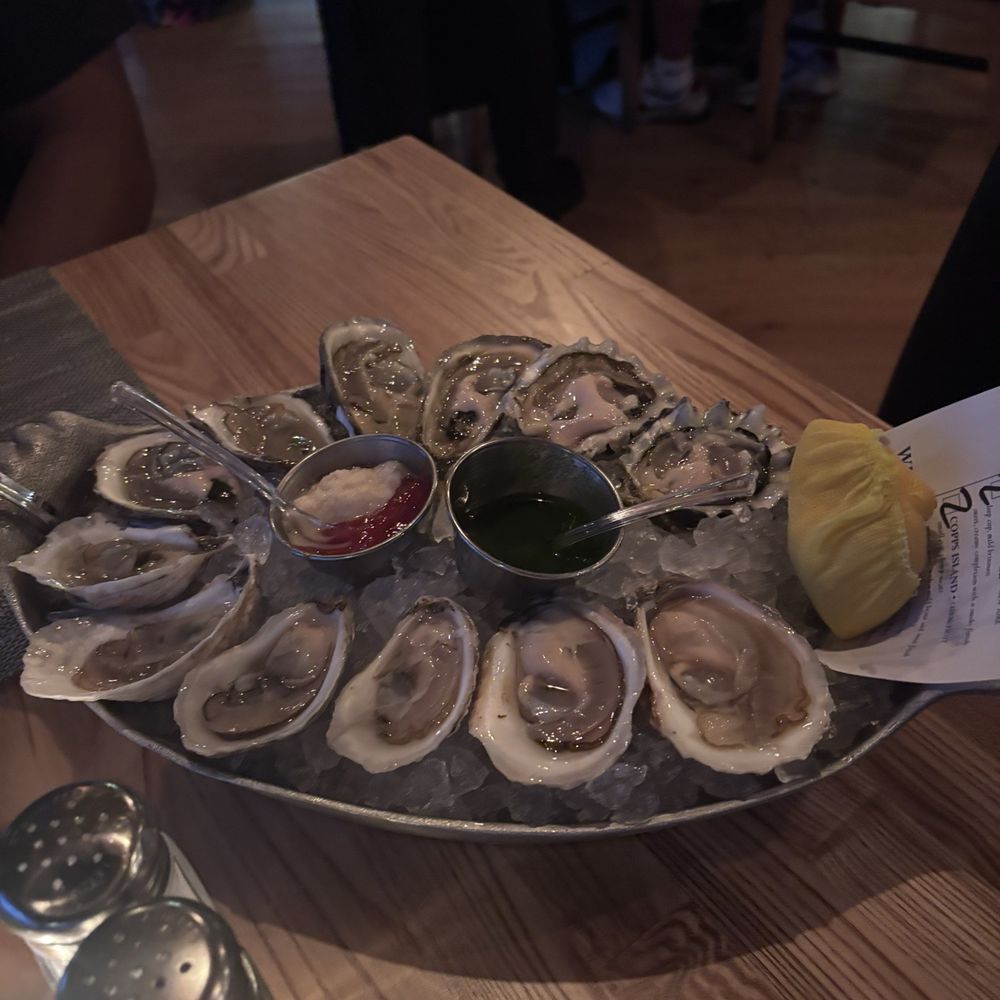 Half Moon - Oysters - New American Near Me - Dobbs Ferry, New York