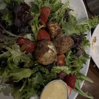 Biscottis - Salad with goat cheese - American Near Me - Jacksonville, Florida Biscottis - Salad with goat cheese - American Near Me - Jacksonville, Florida
