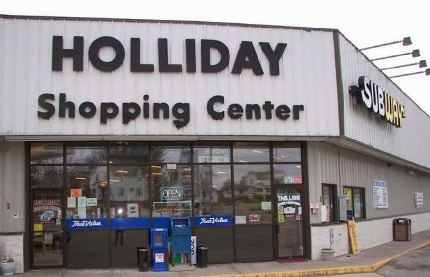 HOLLIDAY SHOPPING CENTER Updated September 2024 326 Main St