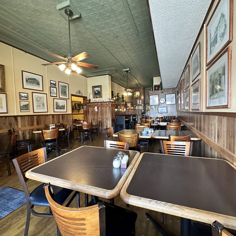 Paolucci Restaurant & Lounge - Inside - Lounges Near Me - Atchison, Kansas