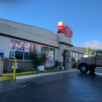 Circle K - Outside with hills in background - Convenience Stores Near Me - San Carlos, California