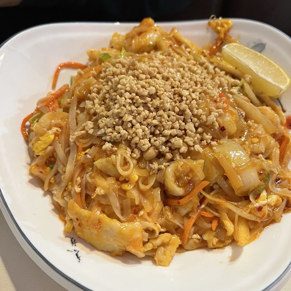 Hunan Bistro - Chicken pad Thai - Chinese Near Me - Middletown, Ohio Hunan Bistro - Chicken pad Thai - Chinese Near Me - Middletown, Ohio