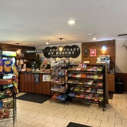Oregon Coast RV Resort - This is what it looks like when coming into our store, and you are always greeted by one of our many freindly and dedicated staff.