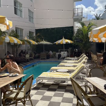 Limonada Bar + Brunch - Outdoor seating - Breakfast & Brunch Near Me - Miami Beach, Florida
