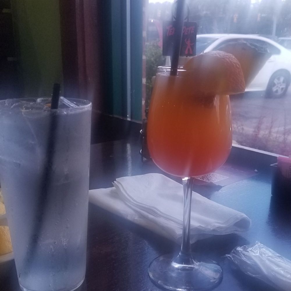 Kiki's Chicken and Waffles - Mimosa - American Near Me - Columbia, South Carolina