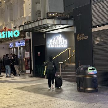 Hotel Indigo - Entry - Hotels Near Me - London, XGL