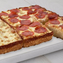 Topping Deep Dish Pizza