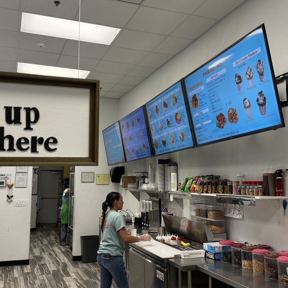Parad -Ice Rolls - two women working in a restaurant - Ice Cream & Frozen Yogurt Near Me - Yuma, Arizona Parad -Ice Rolls - two women working in a restaurant - Ice Cream & Frozen Yogurt Near Me - Yuma, Arizona