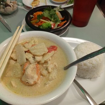 Little Thai Kitchen - Yellow curry with chicken + steamed veggies - Thai Near Me - Flagstaff, Arizona