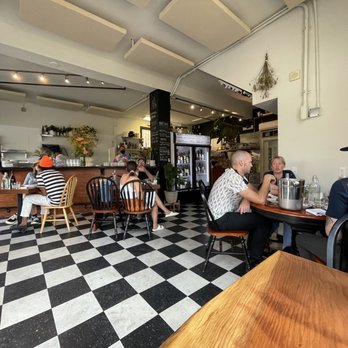 Snail Bar - Inside of the restaurant - Wine Bars Near Me - Oakland, California