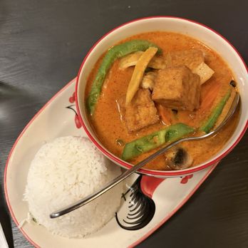 Thai Ni Yom - red curry - Thai Near Me - Nashville, Tennessee