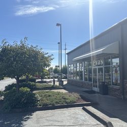 Eva's Boutique - Front of store