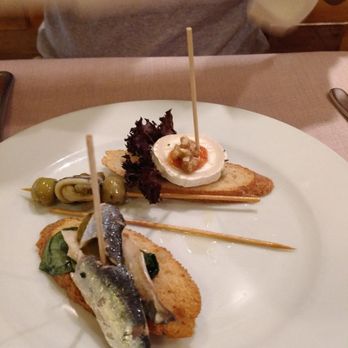 El Pintxo de Petritxol - Sardine tapas and camembert tapas - Basque Near Me - Barcelona, B
