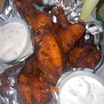 Flanigan's - Surfside - Juicy Wet Hot Wings - American Near Me - Surfside, Florida