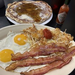 Dixie House Cafe - That pancake was huge and delicious!
